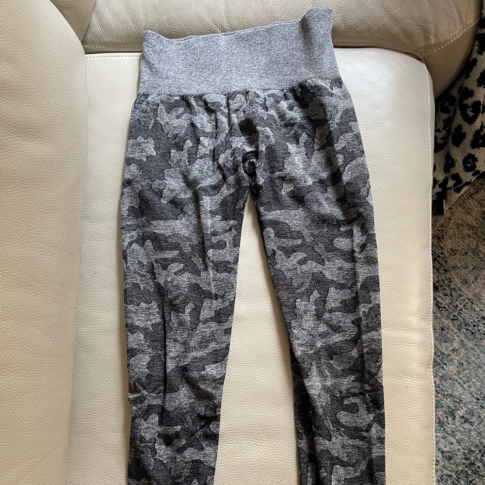 NVGTN black camo seamless leggings